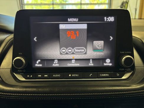 Used 2025 Nissan Rogue S AWD/4WD image 19