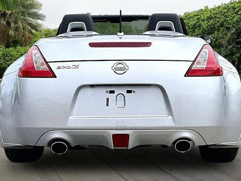 Used 2017 Nissan 370Z Touring image 4