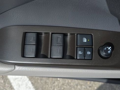 Used 2021 Toyota Camry LE image 27