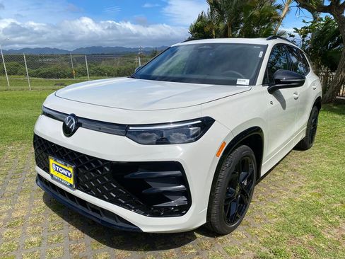New 2026 Volkswagen Tiguan SE R-Line FWD image 3