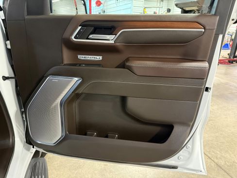 Used 2024 GMC Sierra 1500 Denali w/ Technology Package image 9