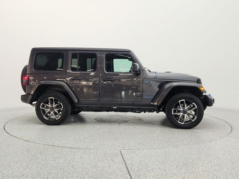 Used 2024 Jeep Wrangler Unlimited w/ Convenience Group AWD/4WD image 4