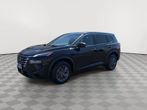 Used 2024 Nissan Rogue S AWD/4WD image 3