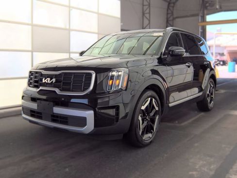 Used 2025 Kia Telluride S FWD image 1