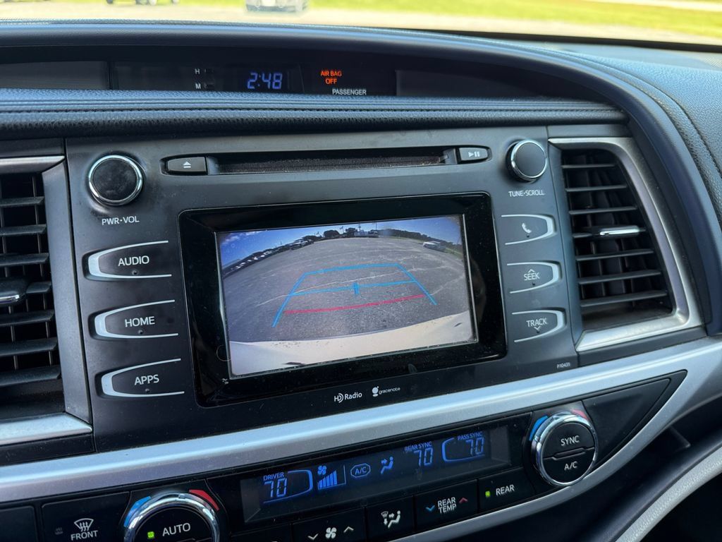 Used 2015 Toyota Highlander Plus FWD image 17