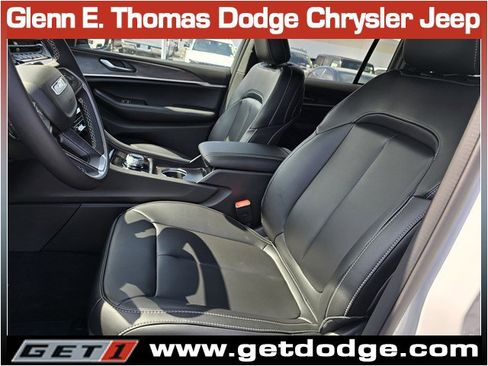 New 2025 Jeep Grand Cherokee Limited w/ Black Appearance Package image 9