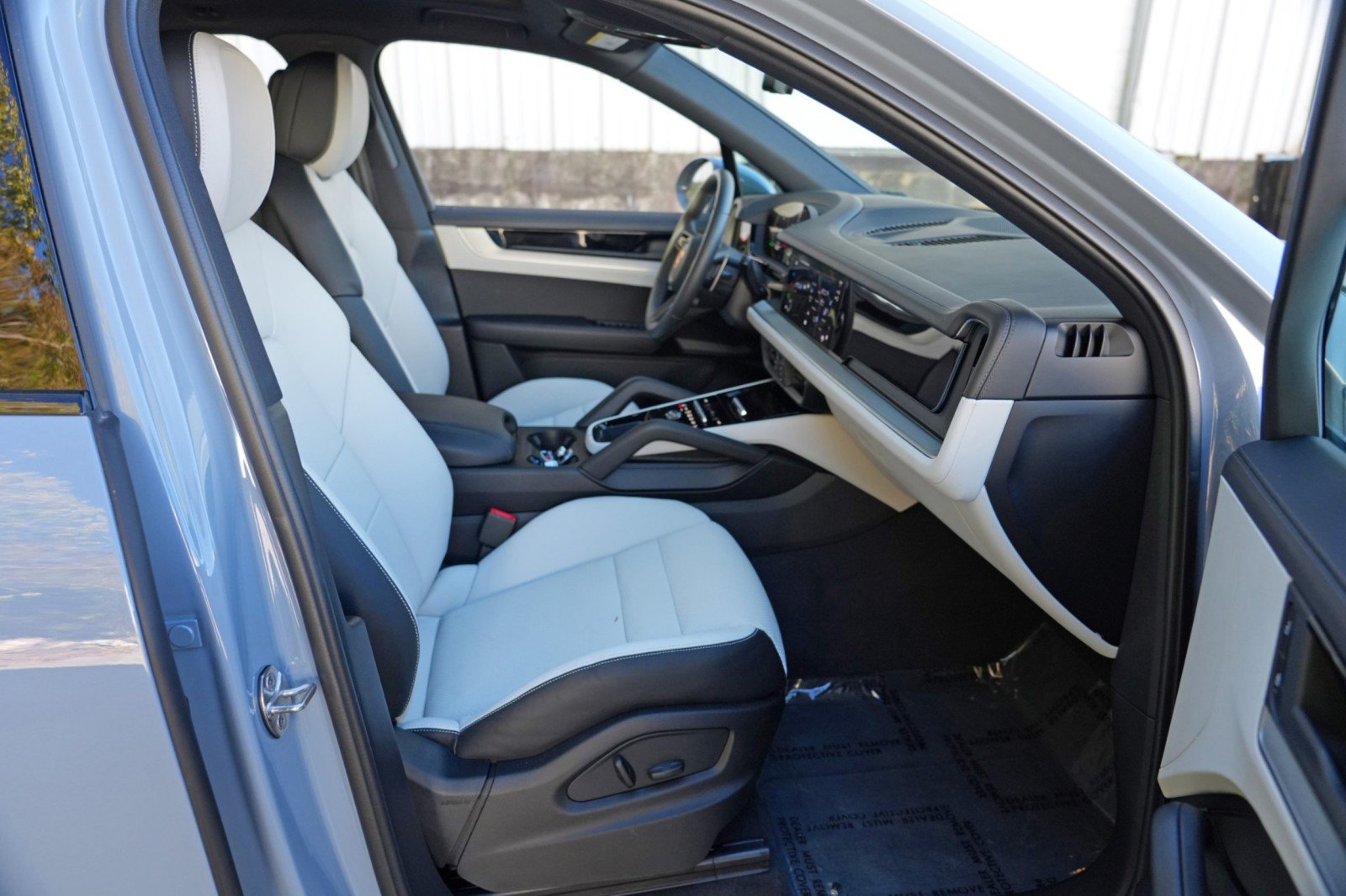 Used 2026 Porsche Cayenne AWD/4WD image 16
