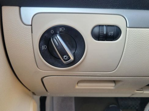 Used 2013 Volkswagen Eos Komfort FWD image 14