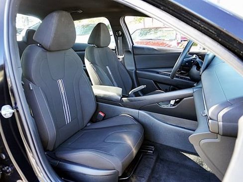 Certified 2025 Hyundai Elantra Sport FWD image 12