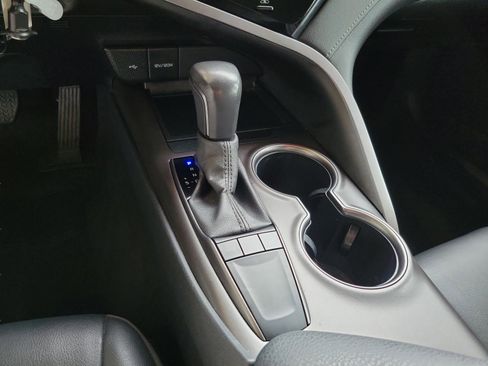 Used 2024 Toyota Camry SE image 13