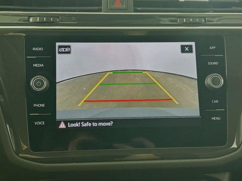 Certified 2024 Volkswagen Tiguan SE w/ Panoramic Sunroof Package AWD/4WD image 13