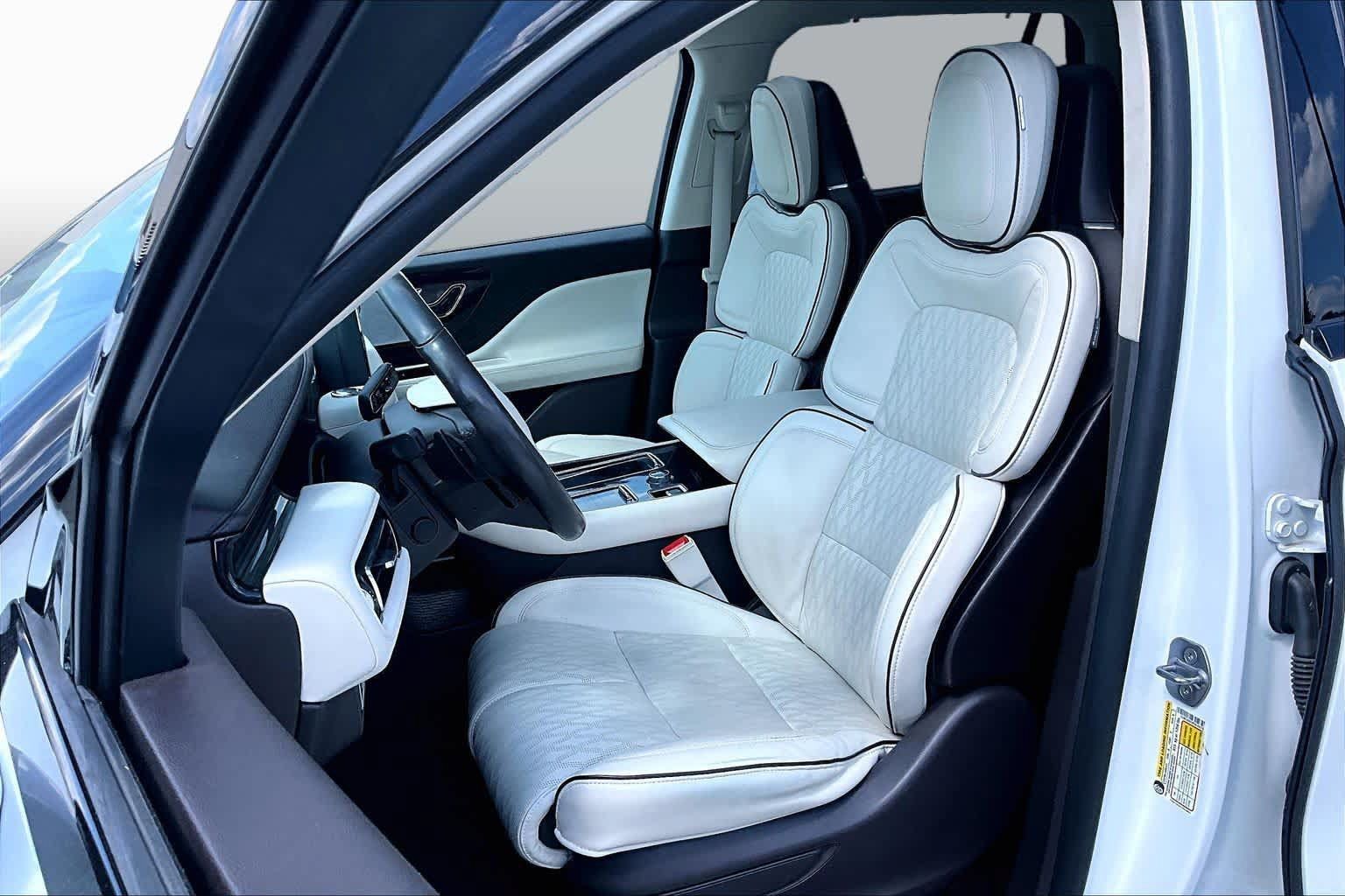 Used 2023 Lincoln Aviator Black Label AWD/4WD image 8
