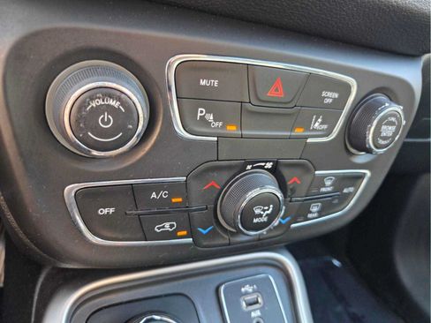 Used 2021 Jeep Compass Latitude w/ Sun and Sound Group AWD/4WD image 26