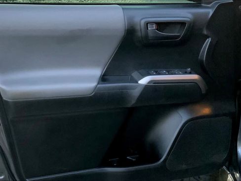 Used 2022 Toyota Tacoma SR5 w/ Technology Package image 21