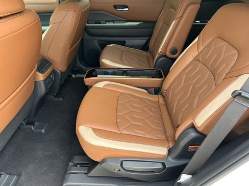 New 2026 Nissan Pathfinder Platinum FWD image 20
