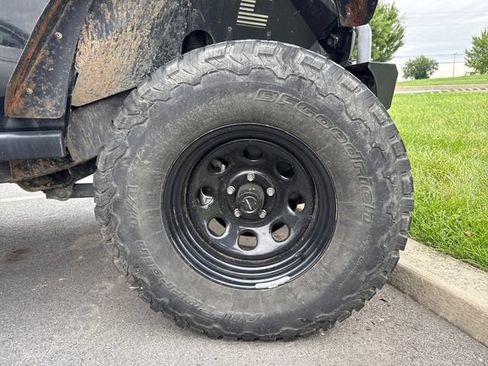 Used 2017 Jeep Wrangler Unlimited Rubicon AWD/4WD image 9
