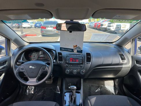 Used 2017 Kia Forte LX image 35