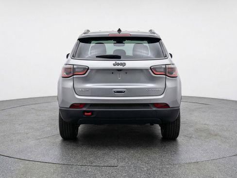 Used 2025 Jeep Compass Trailhawk AWD/4WD image 7