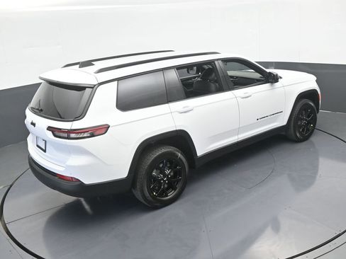 Used 2025 Jeep Grand Cherokee L Laredo image 43