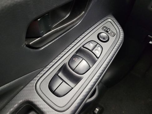 Used 2025 Nissan Versa S FWD image 27