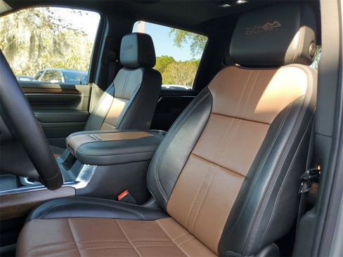 Used 2024 Chevrolet Silverado 3500 High Country w/ Technology Package image 47