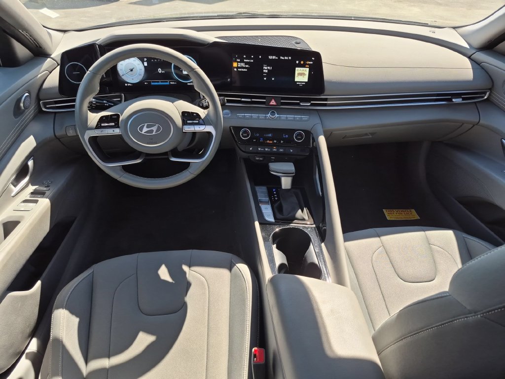 Used 2025 Hyundai Elantra SEL FWD image 26