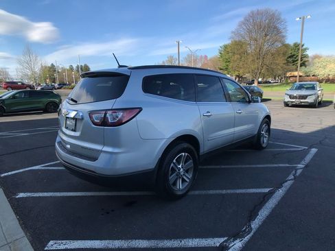 Used 2016 Chevrolet Traverse LT FWD image 14