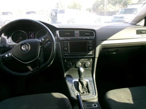 Used 2019 Volkswagen Golf S FWD image 10