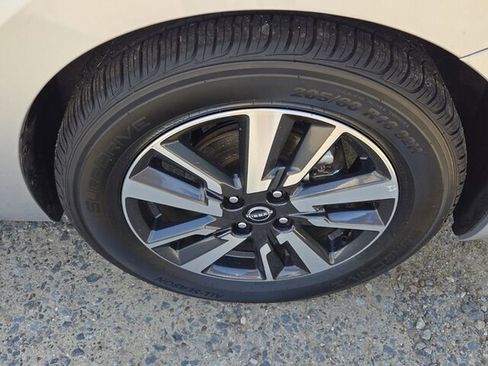 Used 2025 Nissan Versa SV FWD image 17