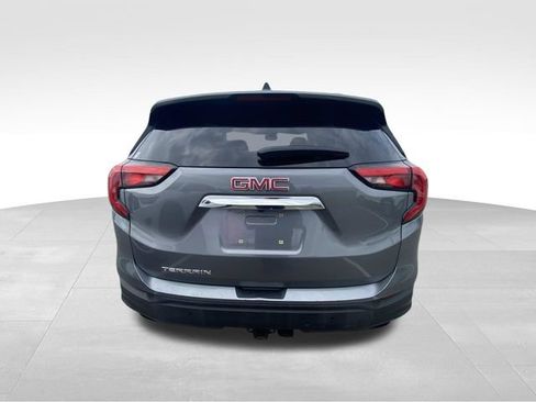 Used 2018 GMC Terrain SLE w/ Driver Convenience Package FWD image 8