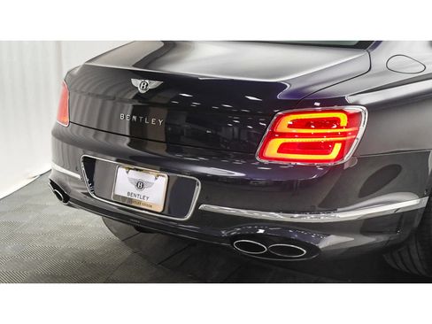 Used 2024 Bentley Flying Spur Plug-In Hybrid image 27