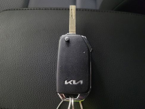 Used 2025 Kia Soul LX w/ LX Technology Package image 32