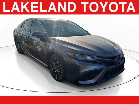 Used 2023 Toyota Camry SE FWD image 1
