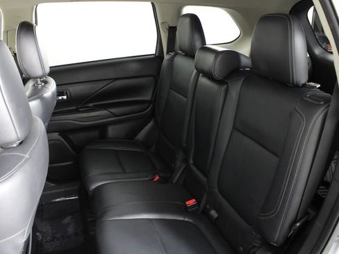 Used 2019 Mitsubishi Outlander SE image 19