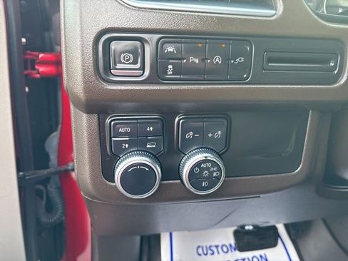 Used 2021 GMC Yukon XL SLT w/ SLT Luxury Package image 15