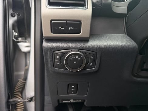 Used 2022 Ford F250 Lariat w/ Black Appearance Package AWD/4WD image 24