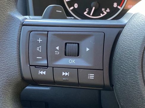 Used 2023 Nissan Rogue S FWD image 18