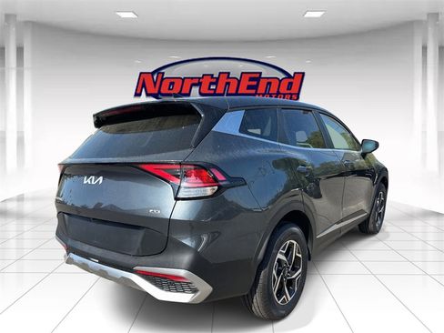 Used 2024 Kia Sportage LX image 3
