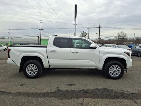 Certified 2024 Toyota Tacoma SR5 image 28