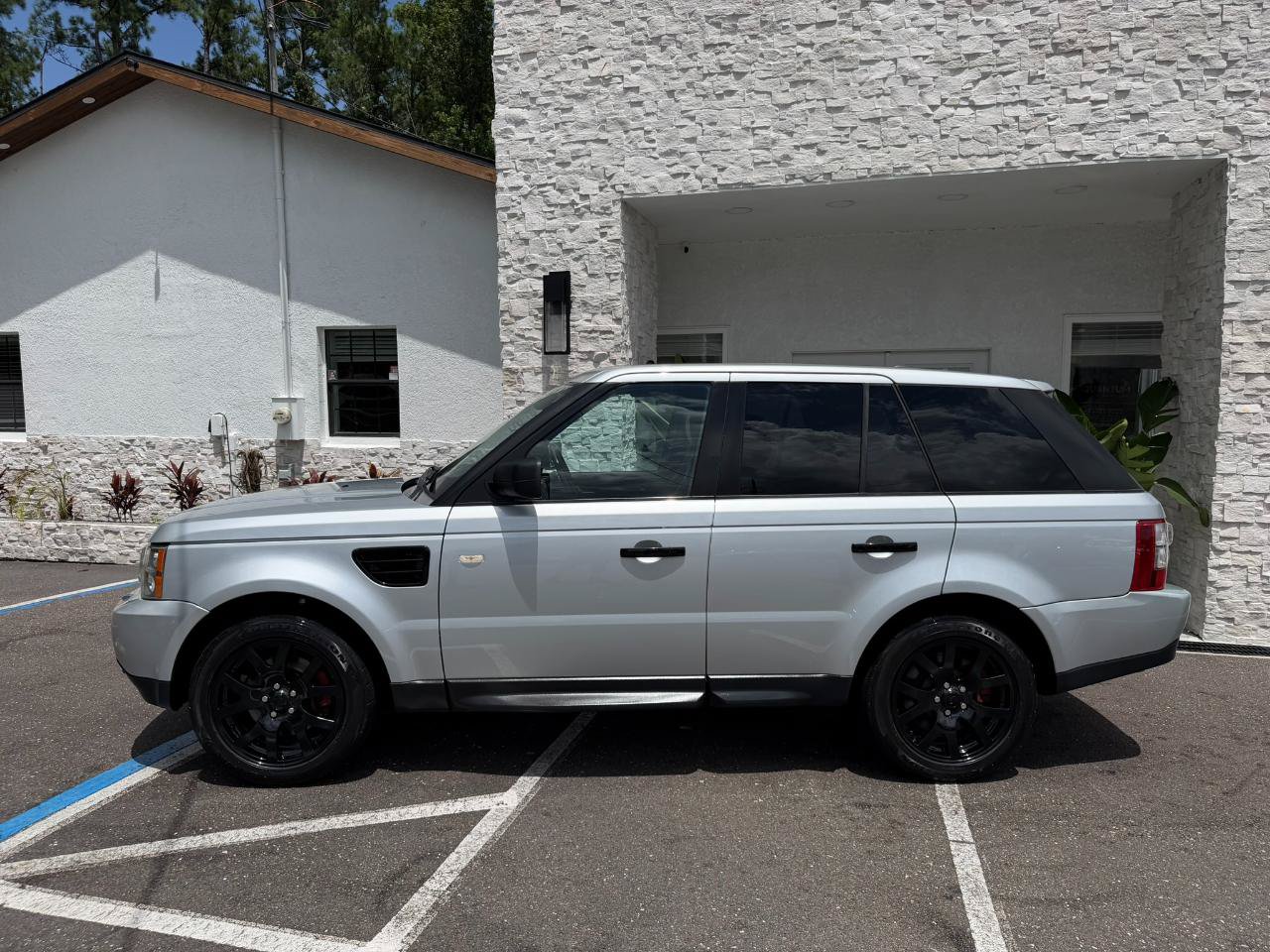 Used 2009 Land Rover Range Rover Sport HSE AWD/4WD image 2