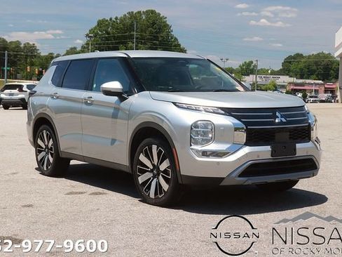 Used 2025 Mitsubishi Outlander SE AWD/4WD image 1