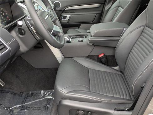 Used 2024 Land Rover Discovery Dynamic SE image 16