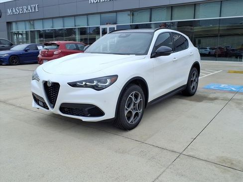 New 2025 Alfa Romeo Stelvio Sprint w/ Convenience Package image 2