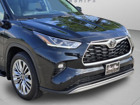 Used 2026 Toyota Highlander Platinum AWD/4WD image 35