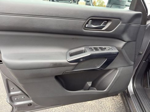 Certified 2024 Nissan Pathfinder SV image 13