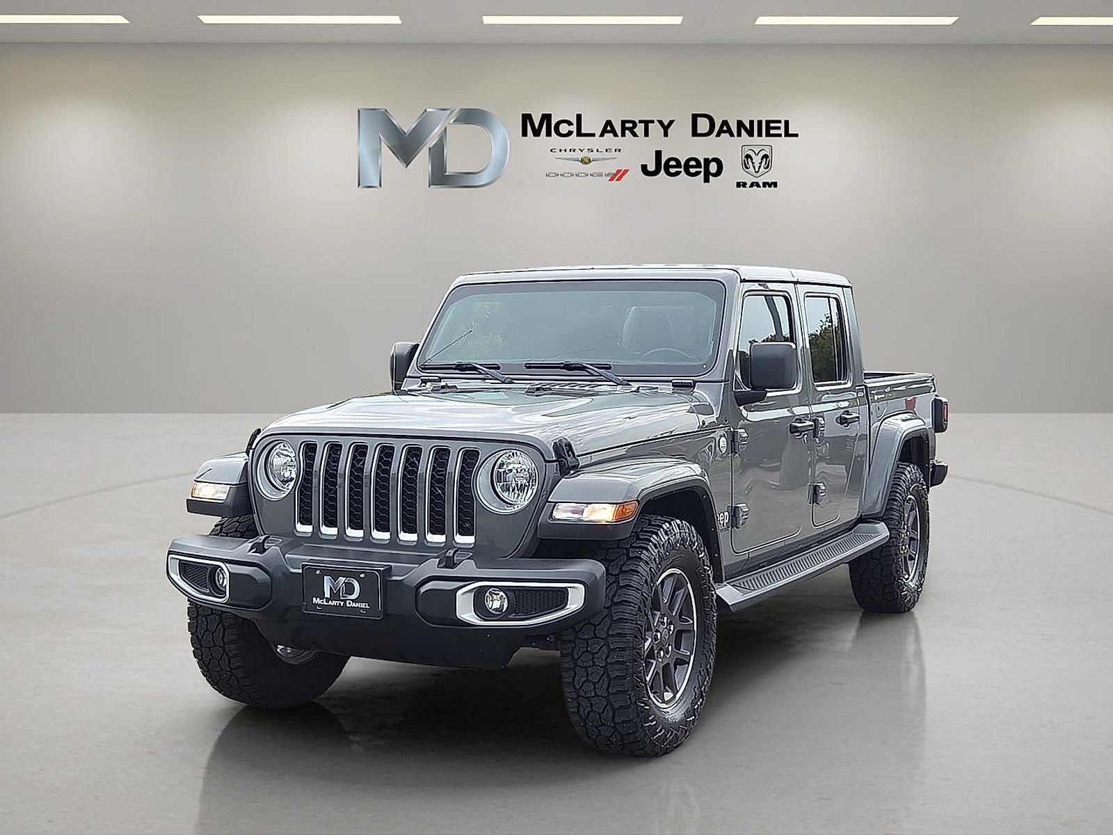 Used 2022 Jeep Gladiator Overland w/ Popular Equipment Package AWD/4WD image 2