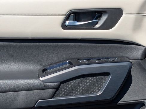 Certified 2024 Nissan Pathfinder SL image 13