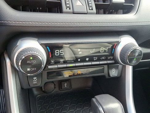 Used 2021 Toyota RAV4 XLE Premium image 16