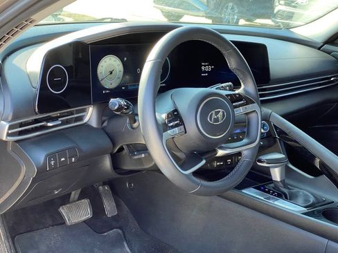 Used 2023 Hyundai Elantra SEL w/ Convenience Package FWD image 10