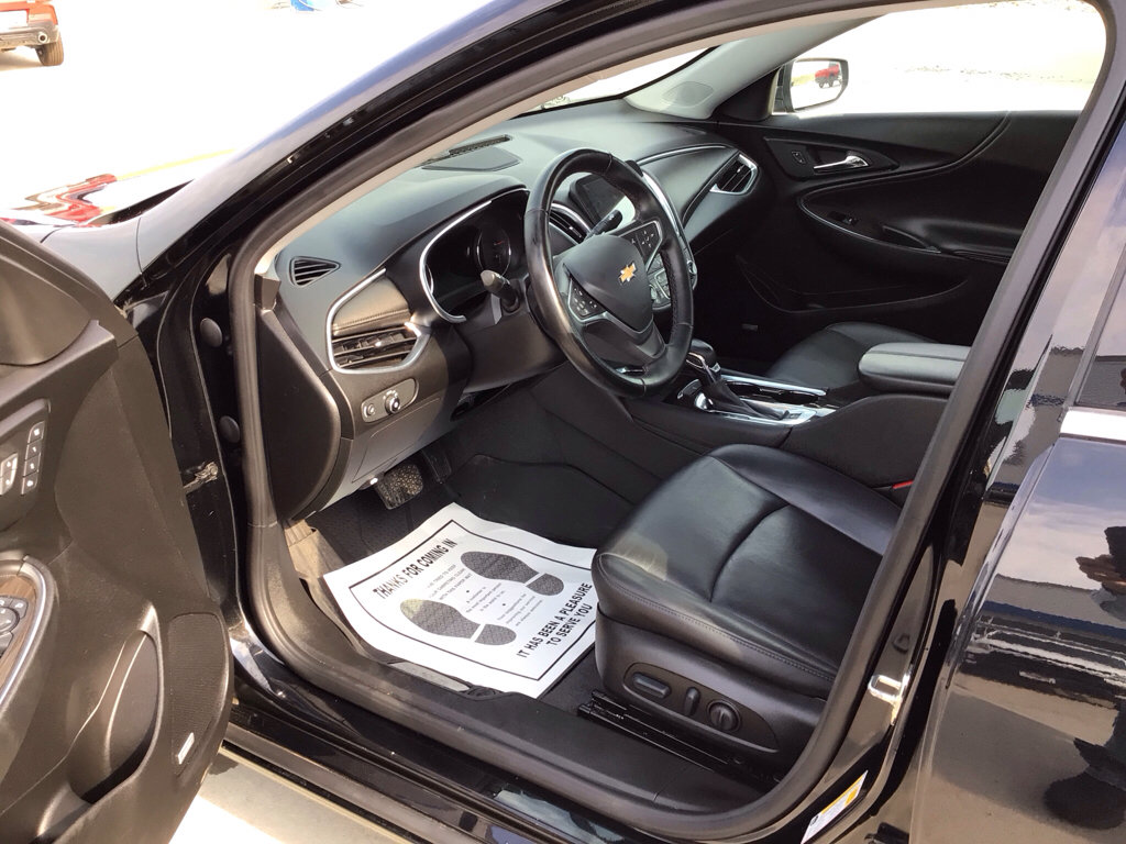 Used 2023 Chevrolet Malibu LT w/ Redline Edition FWD image 9
